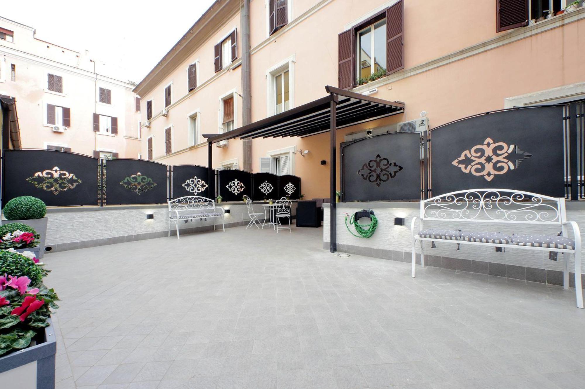 Roman Holiday Suites, Rome
